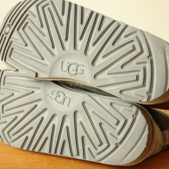 Unisex UGG NEUMEL Suede Lace Up Ankle Boots 1017320K Gray Size 6 Kids - Picture 8 of 12